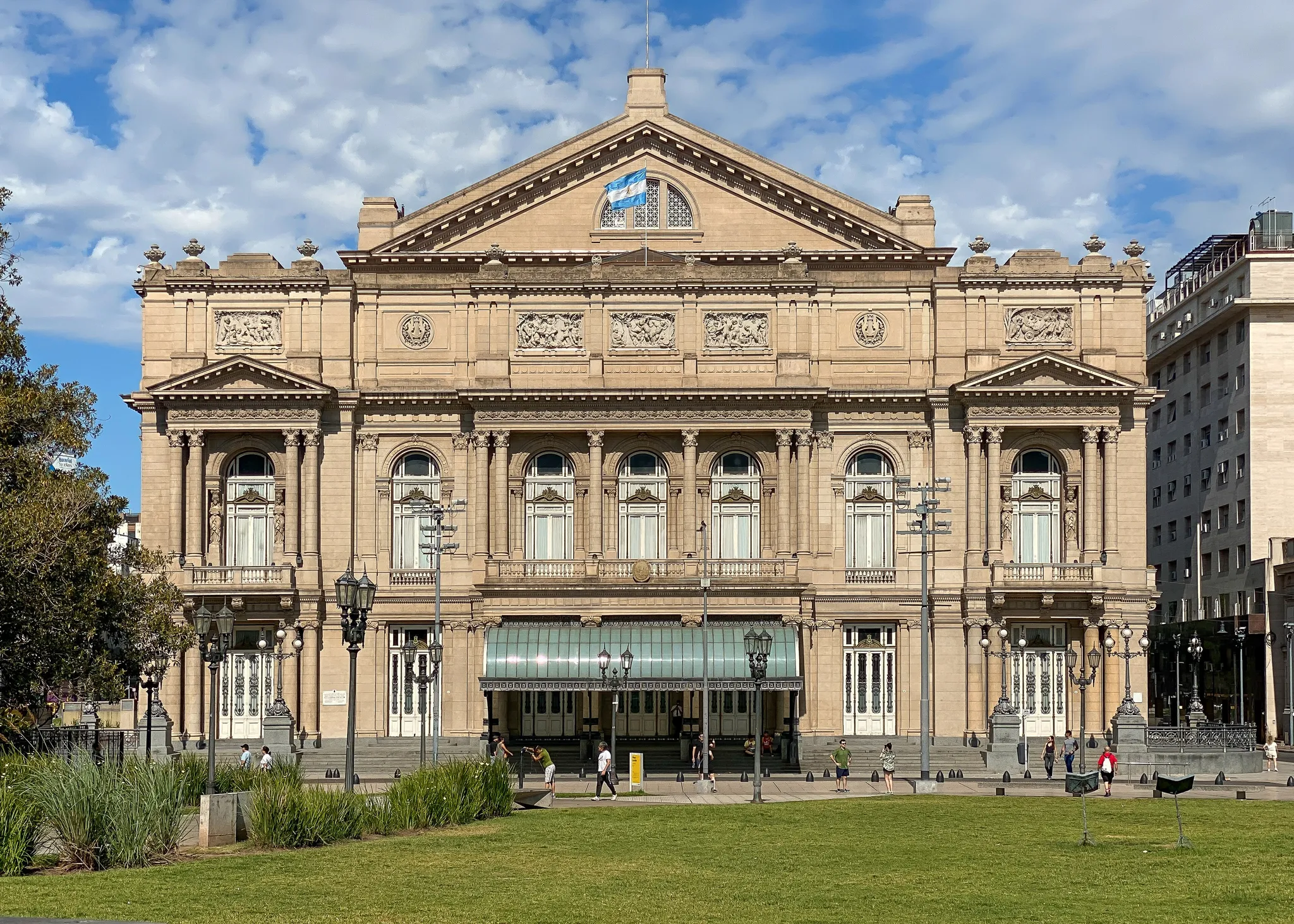 Colón Theater, Argentina