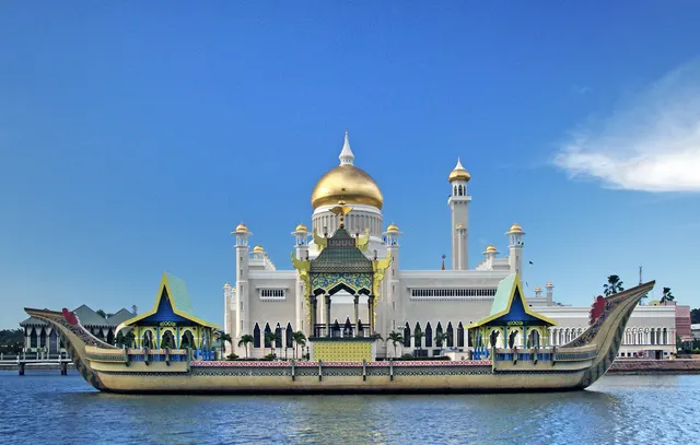 Sultan-Omar-Ali-Saifuddin-Moschee, Brunei